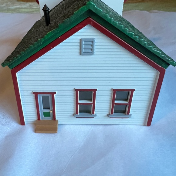 Sarah Plain and tall hallmark ornament general store - Picture 8 of 9